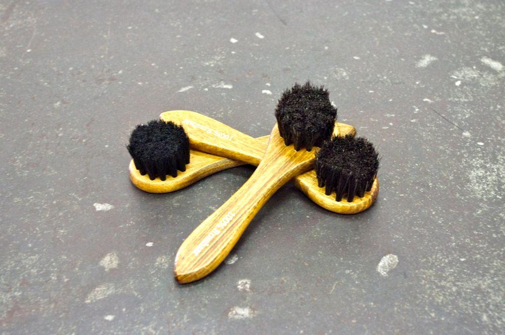 Brosse à cirage de luxe avec manche en bois vernis - crin de cheval -  Accessoires - Brosses à cirage